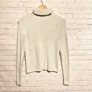 A New Day- EUC Turtleneck light Top/ Sweater